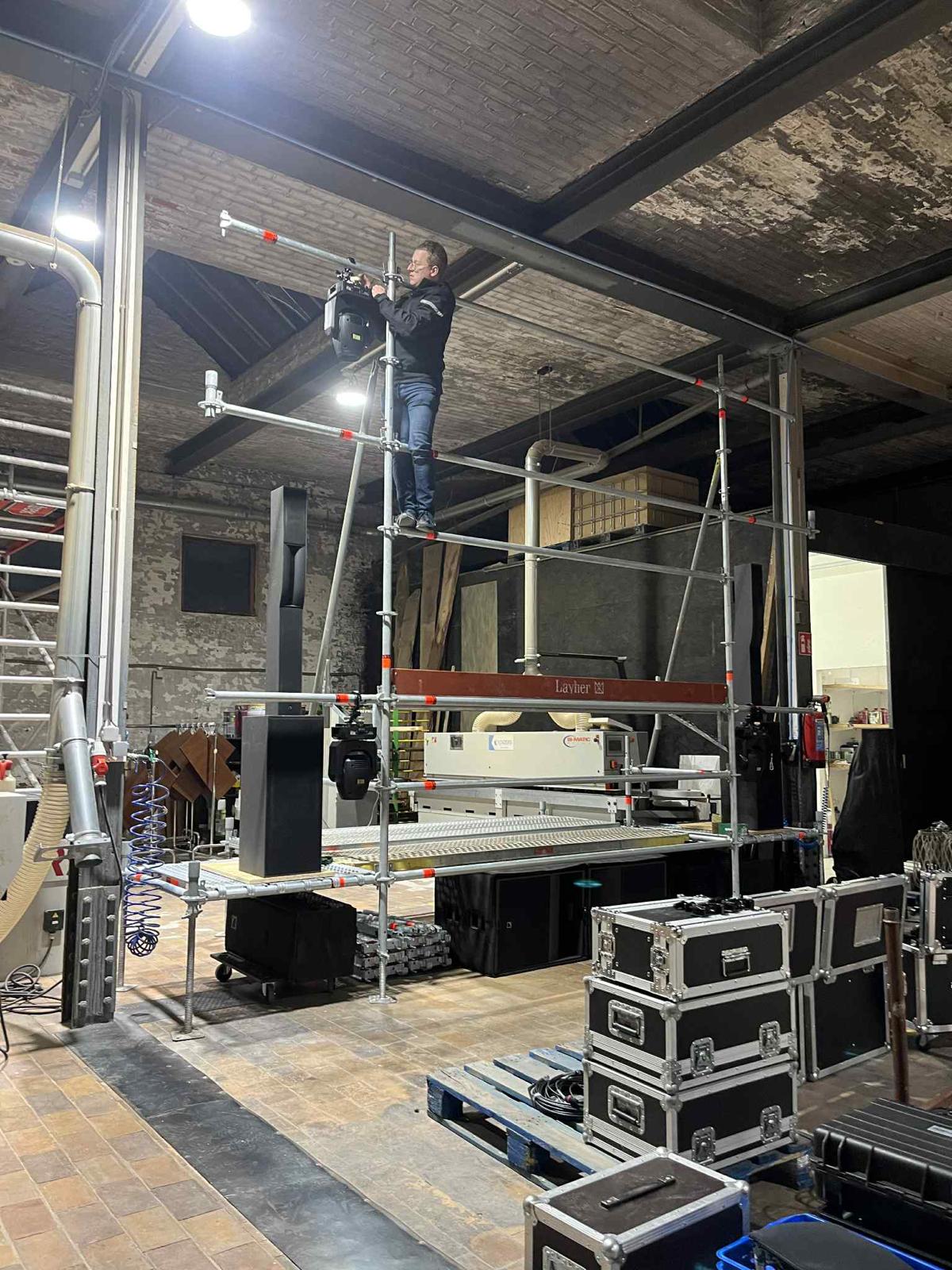 Structure de scène événementielle montée par BAM Échafaudages